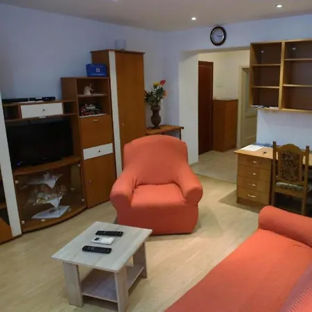 Comfortable Lovrincevic In The Center Of *