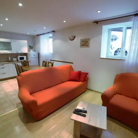Comfortable Lovrincevic In The Center Of アパート
