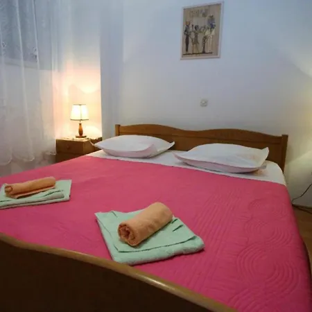 Comfortable Lovrincevic In The Center Of アパート *