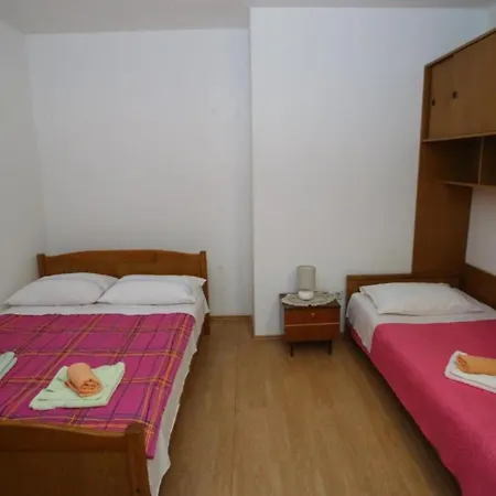 Comfortable Lovrincevic In The Center Of アパート