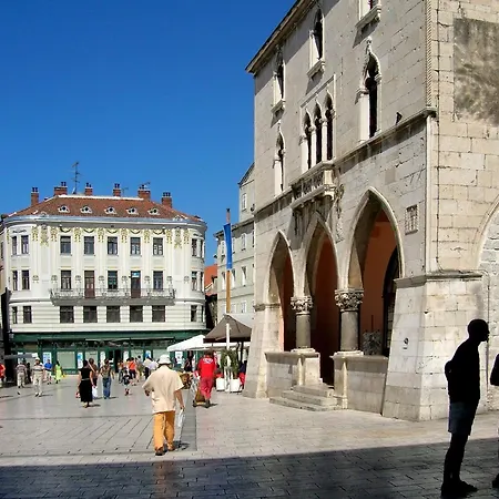 アパート Comfortable Lovrincevic In The Center Of *